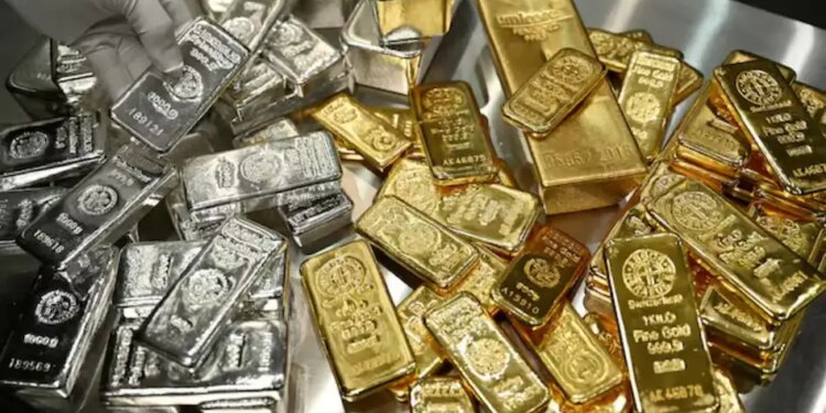 Today's gold and silver price: Silver became cheaper by Rs 4800 on April 23, gold price also declined, know the latest rate.