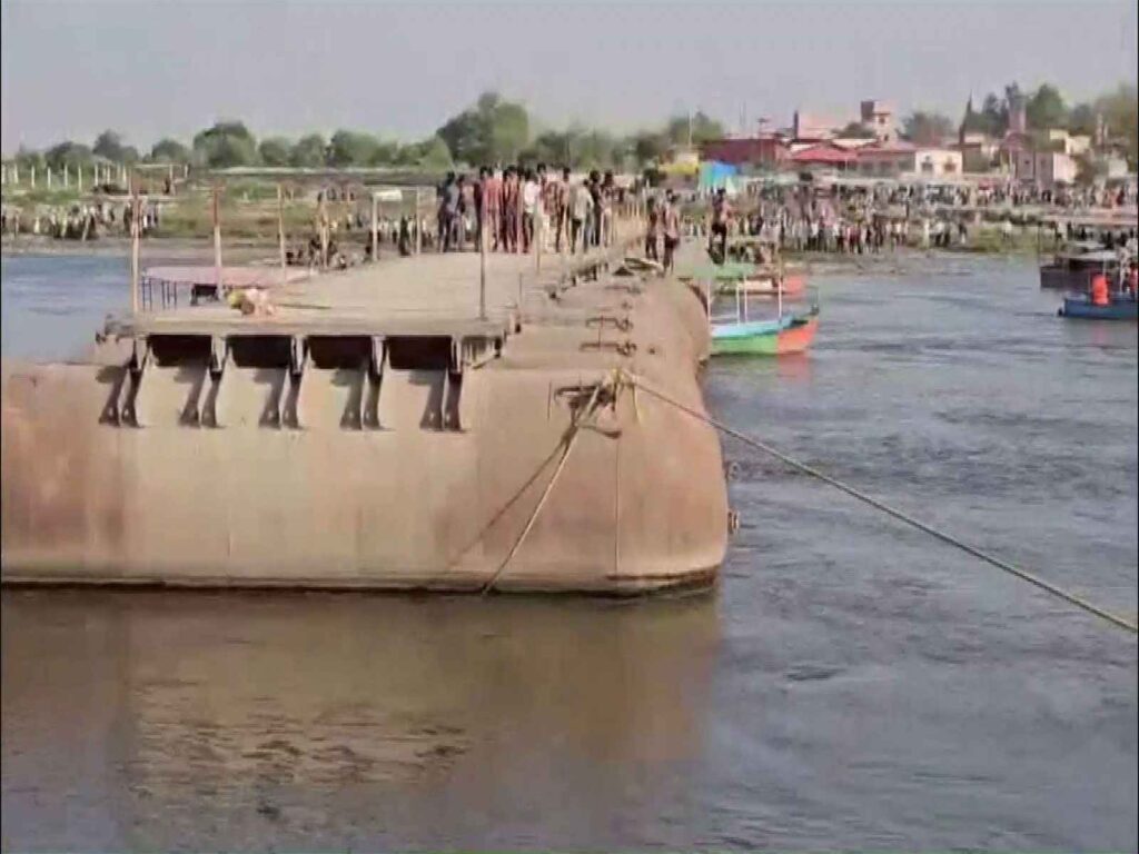 Tragic accident in Mathura: Boat collides with pontoon bridge in Yamuna, 10 people died