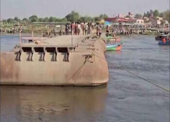 Tragic accident in Mathura: Boat collides with pontoon bridge in Yamuna, 10 people died