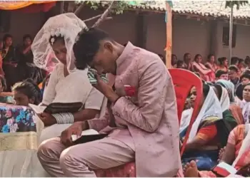 Unique wedding in Chhattisgarh: Bride leads the wedding procession, emotional atmosphere at groom's farewell