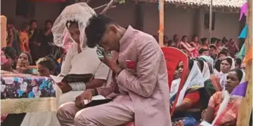 Unique wedding in Chhattisgarh: Bride leads the wedding procession, emotional atmosphere at groom's farewell