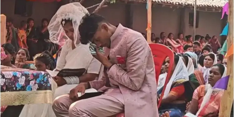 Unique wedding in Chhattisgarh: Bride leads the wedding procession, emotional atmosphere at groom's farewell