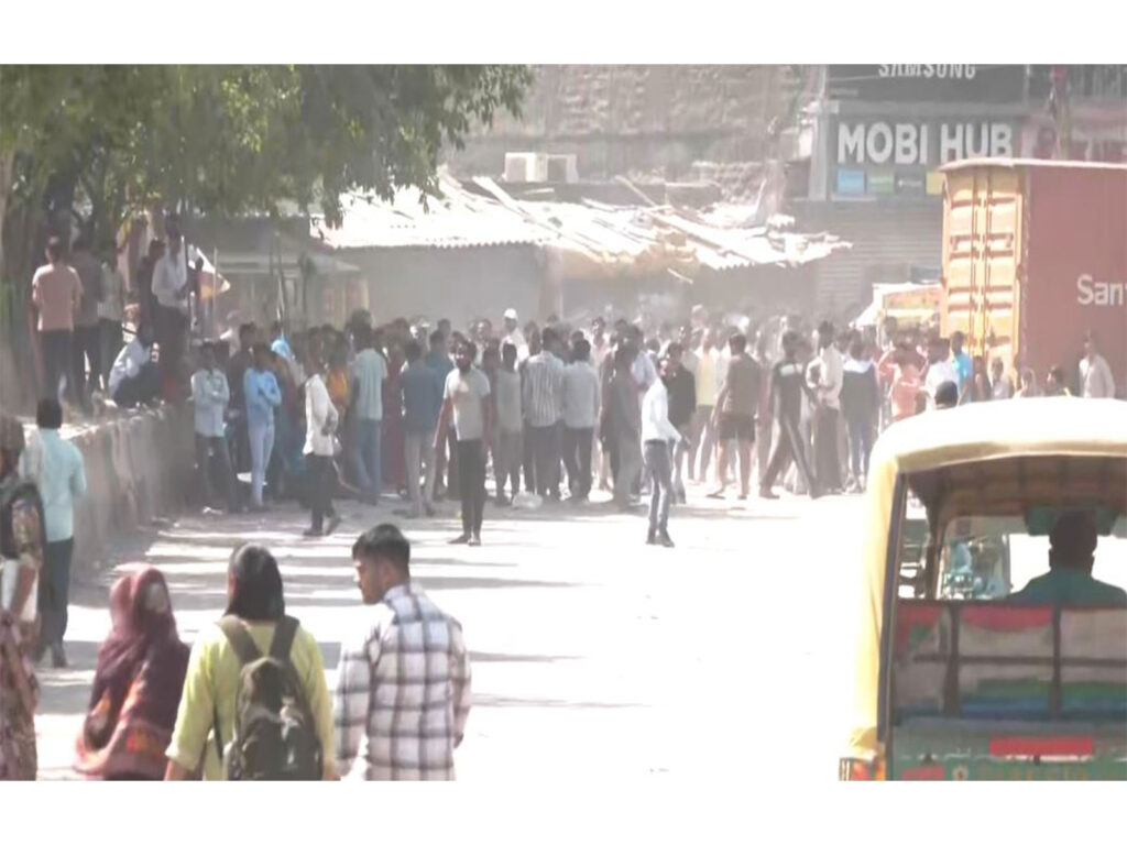 Uttar Pradesh: Despite salary hike, workers create ruckus in Noida, police deployed, 300+ arrested