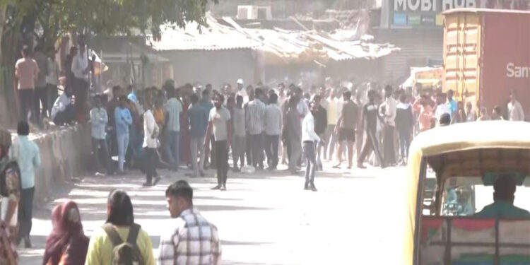 Uttar Pradesh: Despite salary hike, workers create ruckus in Noida, police deployed, 300+ arrested