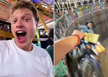 VIDEO: Foreigner was stunned to see the stunt in the well of death, the driver took away the notes within seconds