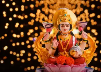 Vastu Tips 2026: Adopting these 5 habits daily can change your luck, know the easy way to get the blessings of Goddess Lakshmi.