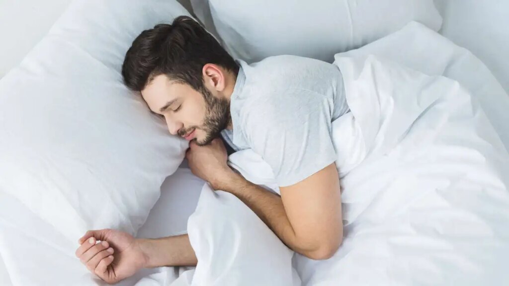 Vastu Tips: Are you troubled by financial constraints? By keeping this thing under the pillow while sleeping, you will become rich.