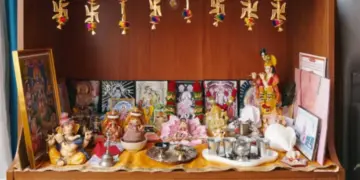 Vastu Tips: Gods and Goddesses reside in this direction of the house, but keeping 3 wrong things can spoil the luck, know the complete information.