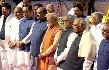 अंबेडकर जयंती पर संसद परिसर में उपराष्ट्रपति राधाकृष्णन और पीएम मोदी ने अर्पित की पुष्पांजलि