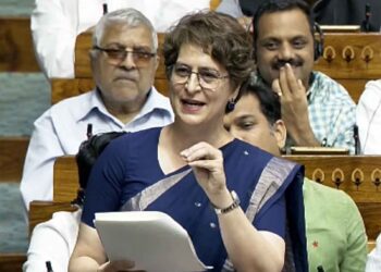 Women's Reservation Bill stuck in Lok Sabha, Priyanka Gandhi said - 'Bring the old bill, we will support'
