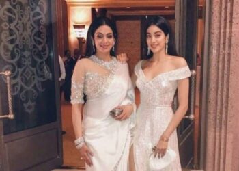 ≡ 10 Bollywood Actresses Who Are Attractive Carbon Copies of Their Mothers 》 Her Beauty