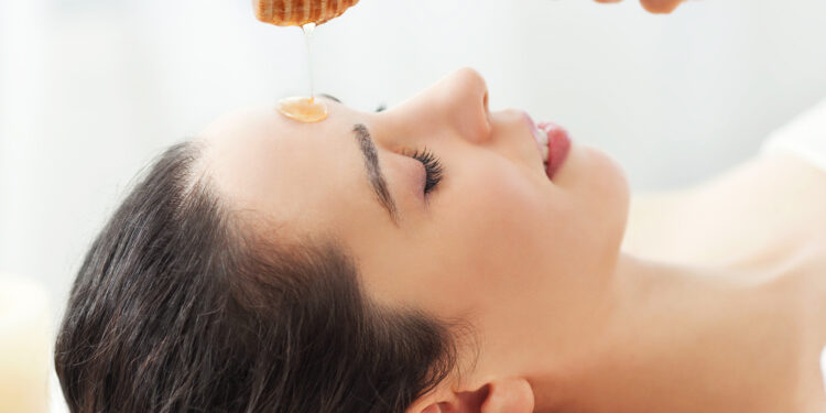≡ 7 amazing benefits of honey for skin 》 Her Beauty