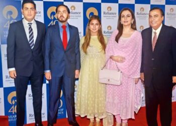 ≡ Ambani Family: The most respected and richest family of the country and Asia ➤ Brain Berries
