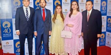 ≡ Ambani Family: The most respected and richest family of the country and Asia ➤ Brain Berries