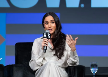 ≡ From wedding gown to baggy dress – Meghan Markle's strangest looks ➤ Brain Berries