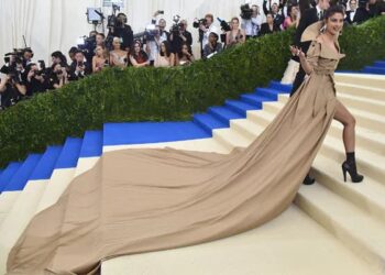 ≡ Outfits on the red carpet that surprised everyone! ➤ Brain Berries