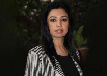 ≡ People were surprised to see the beauty of Rajat Sharma's wife Ritu Sharma, she likes to live in simplicity ➤ Brain Berries