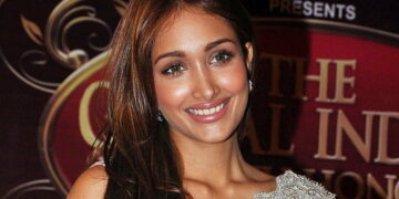 ≡ These famous Bollywood actresses had said goodbye to the world at a young age - Smita Patil to Jiah Khan's name is included 》 Her Beauty