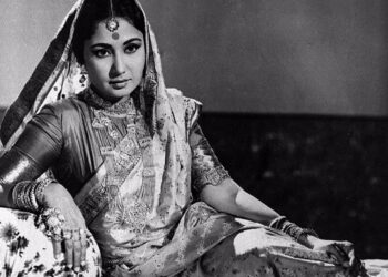 ≡ Why did Meena Kumari hand over her bungalow to Mumtaz before her death? A painful and heart touching truth 》 Her Beauty