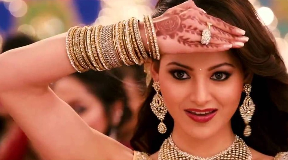 ≡ 9 interesting facts about Urvashi Rautela 》 Her Beauty