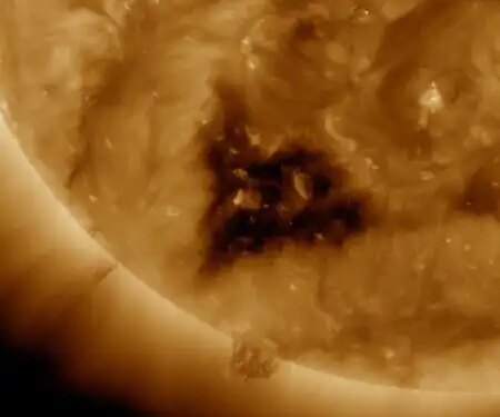 150 million kilometers away from the Earth, the Sun still heats us, know what is '1 Astronomical Unit'