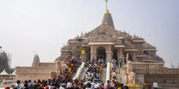 Along with the harsh sunlight, administrative restrictions are also troubling the devotees, barricading in front of the main entrance of Ram temple is causing problems.