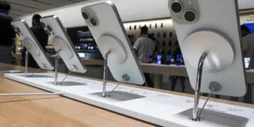 Apple iPhone 17 becomes the best-selling smartphone in the world in the first quarter of 2026: Report