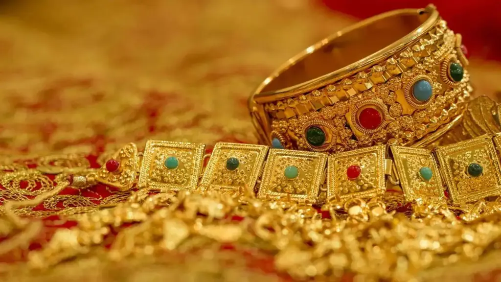 Big fall in gold prices! 22 carat gold in Delhi at ₹ 1,45,240, know the latest price in your city before buying