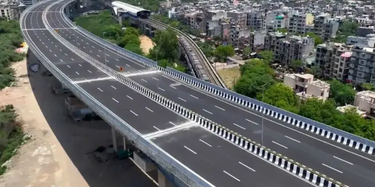 Big gift to Delhi-NCR: Noida, Delhi, Faridabad and Gurugram will be connected by a single highway, inspection of DND-Faridabad-Sohna project.
