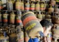 Big shock of inflation: 19kg LPG cylinder becomes costlier by Rs 993 from May 1, 5kg gas also becomes costlier, see full details
