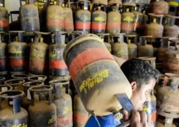 Big shock of inflation: 19kg LPG cylinder becomes costlier by Rs 993 from May 1, 5kg gas also becomes costlier, see full details