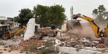 Bulldozer runs on encroachment: Rajasthan Housing Board frees 42 Bigha 10 Biswa valuable land