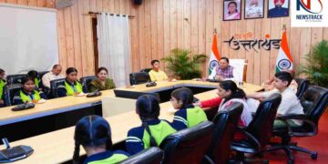 CM Pushkar Singh Dhami Mann Ki Baat 134| PM Narendra Modi Uttarakhand Latest News | Pushkar Singh Dhami: CM listened to the 134th edition of Prime Minister's Mann Ki Baat with girls. News Track in Hindi