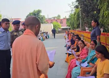 CM Yogi gave instructions to officials - solve the problems quickly