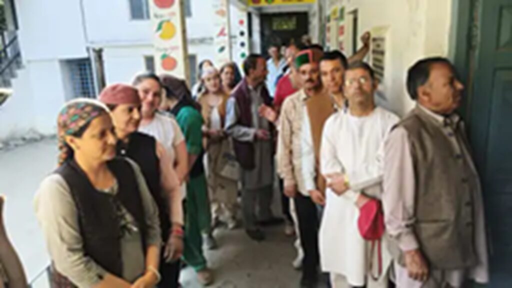Celebration of democracy in Himachal: Second phase of voting begins in 1276 Panchayats, 17.30 lakh voters in queue to elect village government.