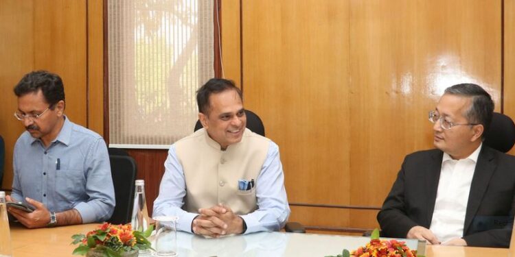 Central Government Expenditure Secretary V. Vulanam reviewed the budget and financial management of the state.