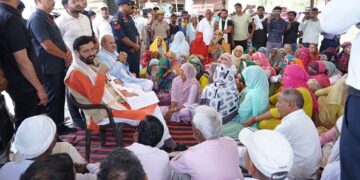 Chief Minister ended the protest in Rewari, assured of 200 bed hospital and Ayurvedic college.