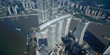 China's unique 'recumbent skyscraper': an amazing example of engineering suspended in the air