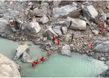 Crusher mine accident in Mokalwas of Neemkathana, landslide created panic, rescue operation continues