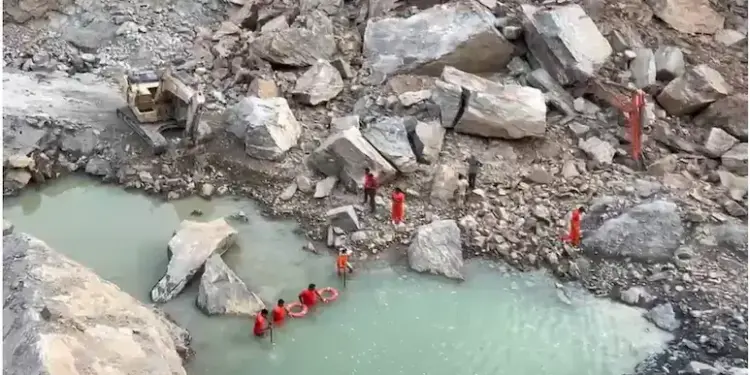 Crusher mine accident in Mokalwas of Neemkathana, landslide created panic, rescue operation continues