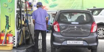 Despite increase in fuel prices, oil companies are incurring losses of Rs 750 crore daily: Top officials