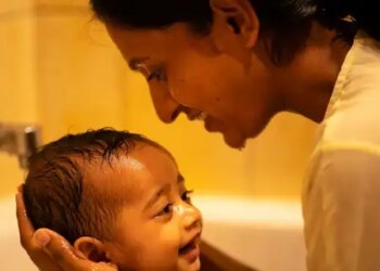 Do not make these mistakes while bathing a newborn baby, know the right way