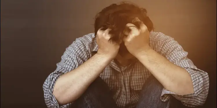 Do you also feel sudden heartbeat, fear and panic? Know the symptoms of anxiety