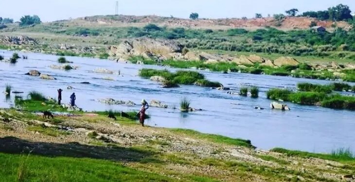 Does “gold really flow” in this mysterious river of India? People become rich by sifting sand, know the whole truth