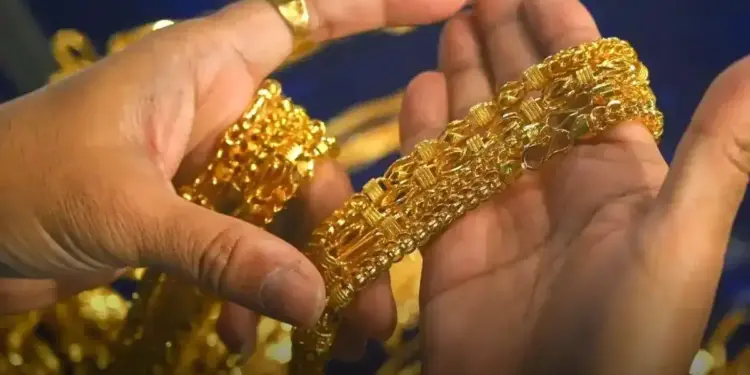 Fall in gold prices, huge upheaval in silver, know the latest rates from 24 carat to 18 carat.