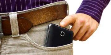 Falling Birth Rates: Are smartphones becoming the reason for declining birth rate? Shocking revelation in the report