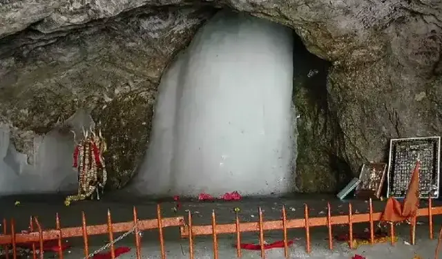First darshan of Baba Barfani, 7 feet high Shivalinga built in Amarnath cave; The journey will start from July 3