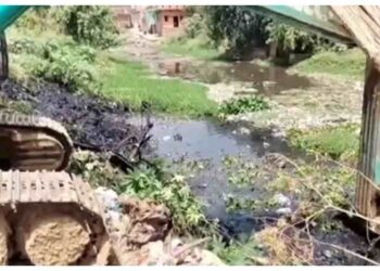 Garhwa Saraswati River Cleaning Campaign: Public and Officials Unite to Save River in Jharkhand | Jharkhand News: Joint campaign of public and administration to save Saraswatia river in Garhwa. News Track in Hindi