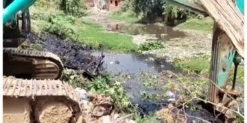 Garhwa Saraswati River Cleaning Campaign: Public and Officials Unite to Save River in Jharkhand | Jharkhand News: Joint campaign of public and administration to save Saraswatia river in Garhwa. News Track in Hindi