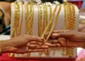 Gold Rate Today: After continuous rise, the price of 22 carat gold slipped to ₹ 1,46,240! Silver also became cheaper, know the latest price